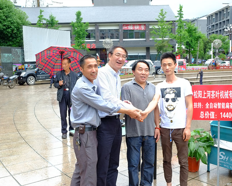 景寧 送產品下鄉(xiāng)（省農業(yè)廳領導）-01